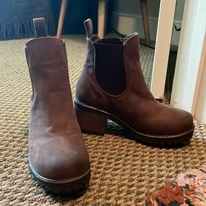 Taupe suade Chelsea boots - rock & candy - size 8- worn 1x